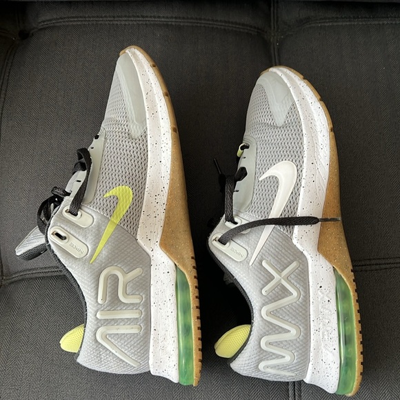 Mens Nike shoes - Picture 4 of 6